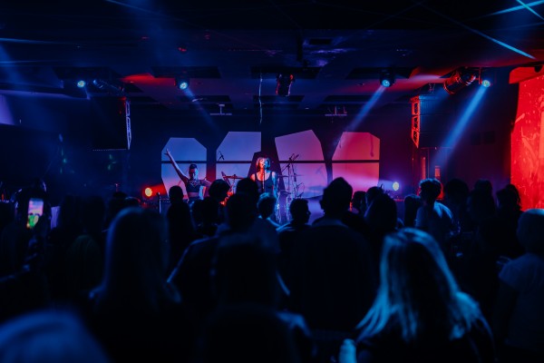 BEE, ELLA & NEKI TO VOLE VRUĆE @ BOOGALOO